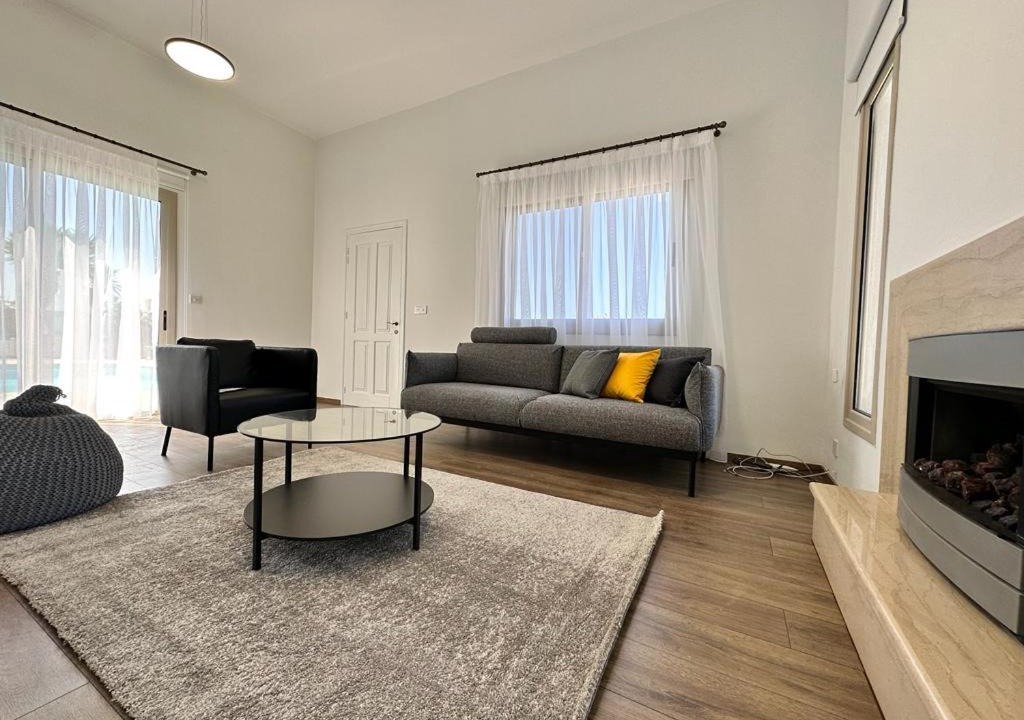 Photo of Livingroom in Peyia Town