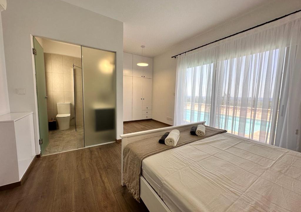 Photo of Bedroom in Peyia Town