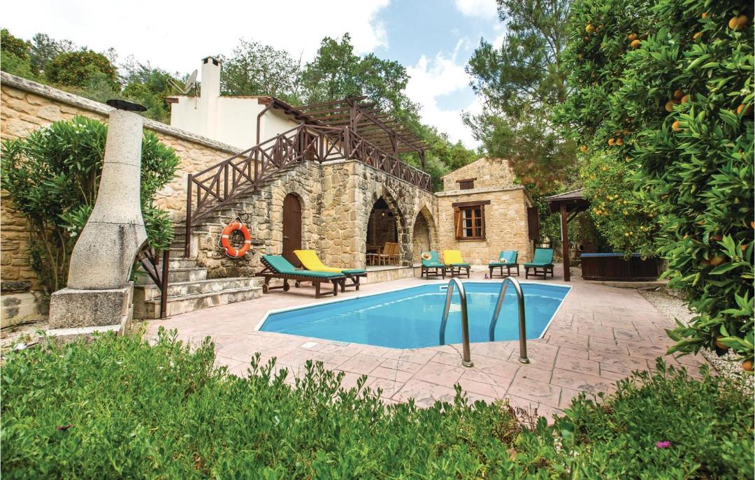 Photo of Outdoor in Miliou