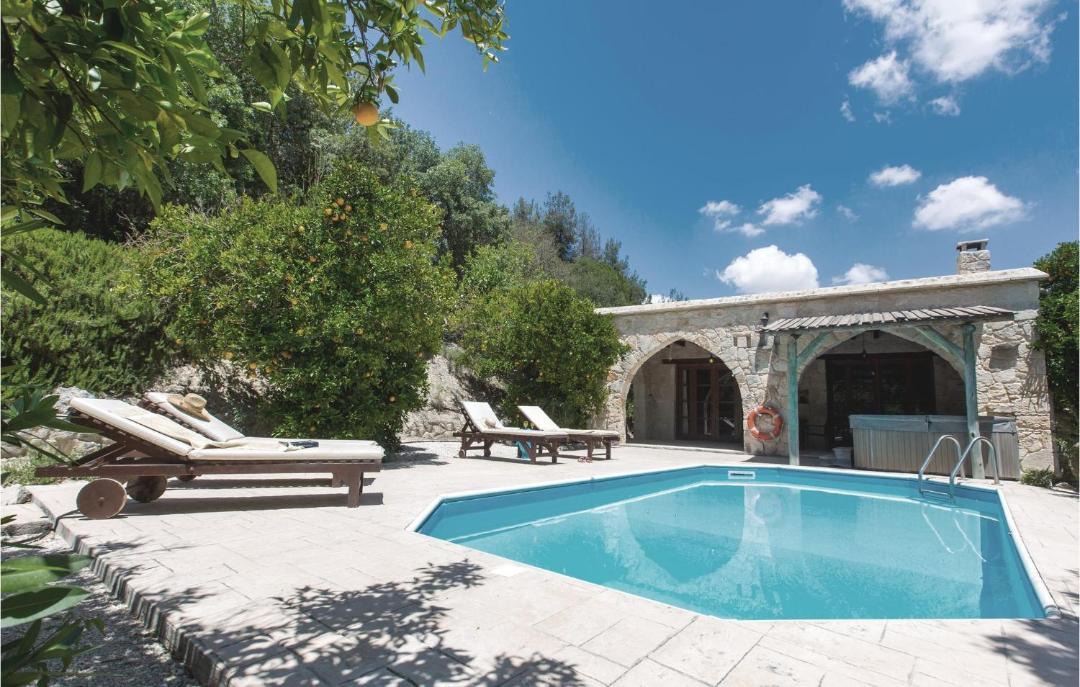 Photo of Outdoor in Miliou