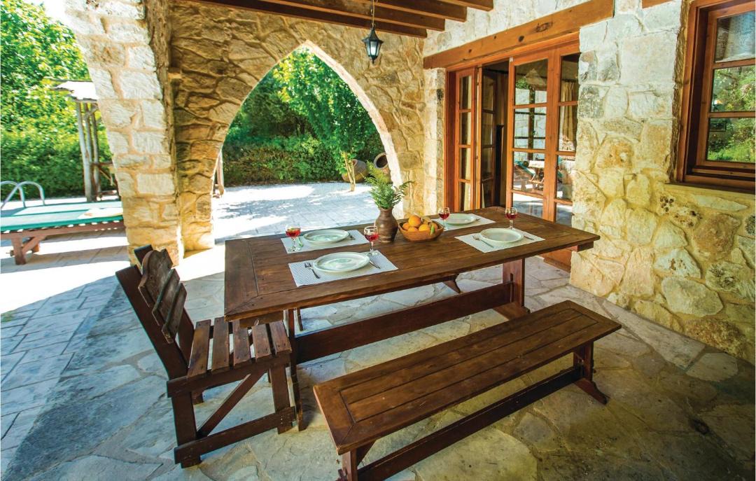 Photo of Patio Balcony in Miliou