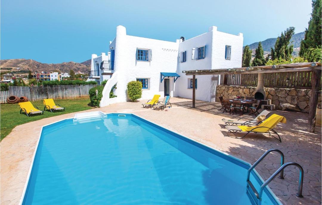 Photo of Others in Pomos