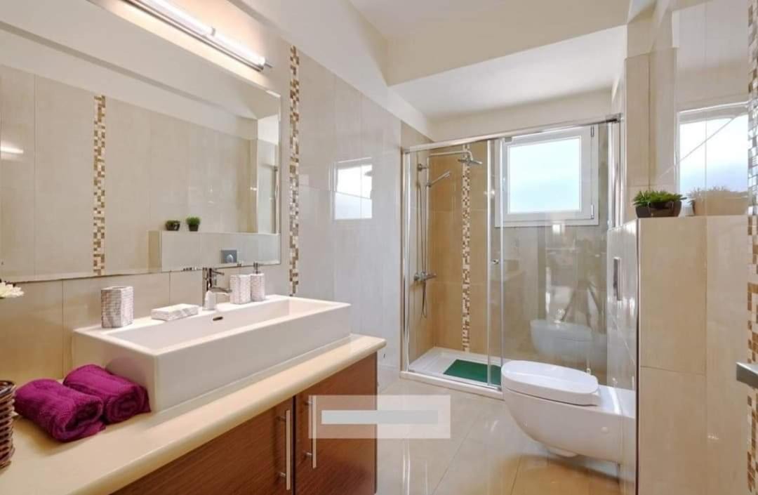 Photo of Bathroom in Universal
