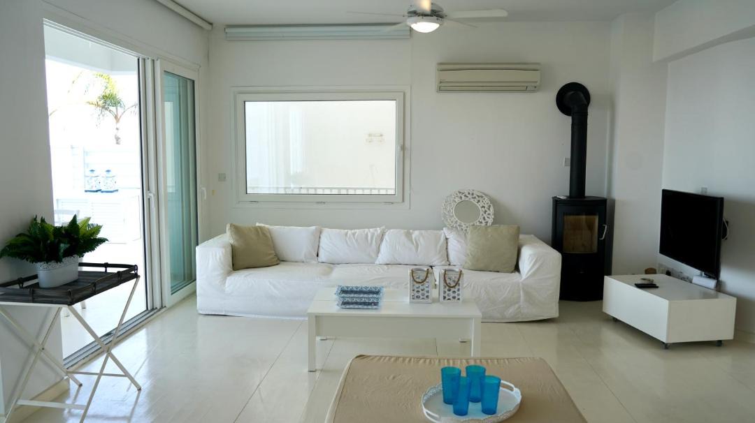 Photo of Livingroom in Cape Greko