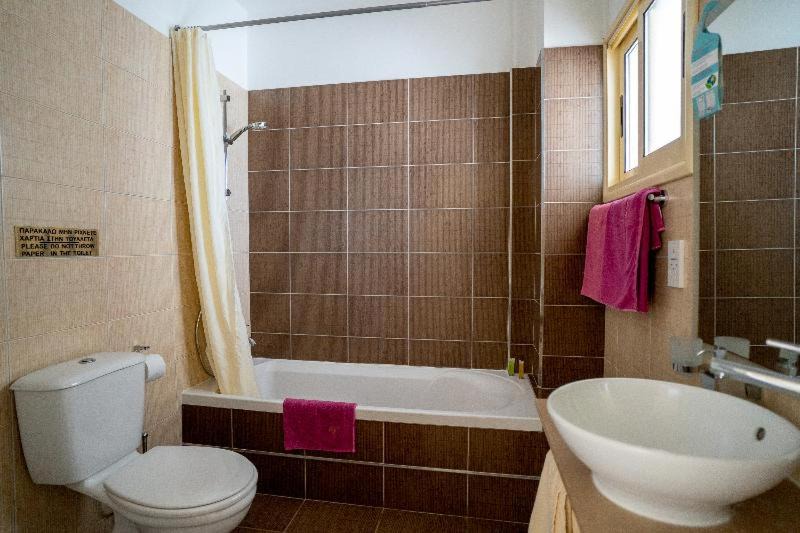 Photo of Bathroom in Kissonerga