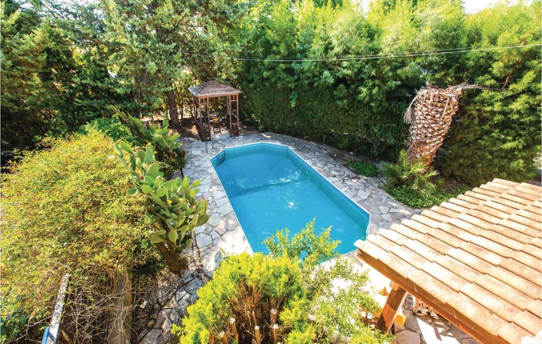 Photo of Outdoor in Miliou