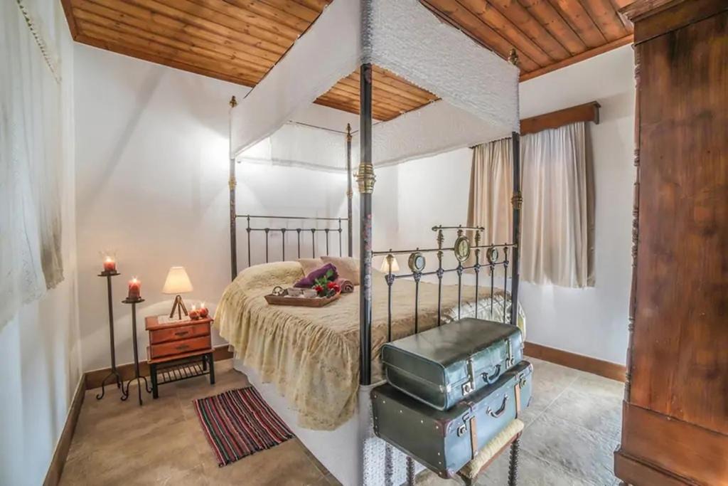 Photo of Bedroom in Lofou