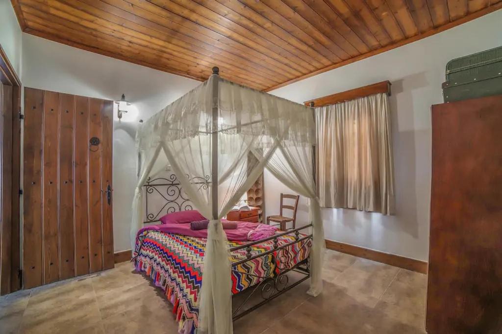 Photo of Bedroom in Lofou