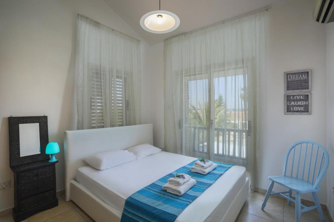 Photo of Bedroom in Meneou