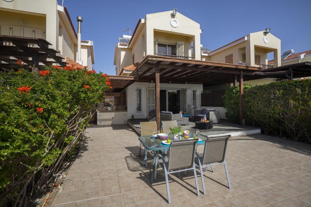 Photo of Patio Balcony in Meneou