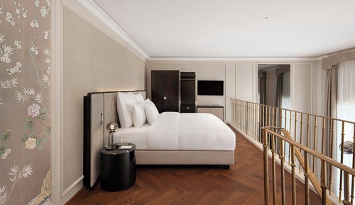 Deluxe Suite, City View (Gallery)