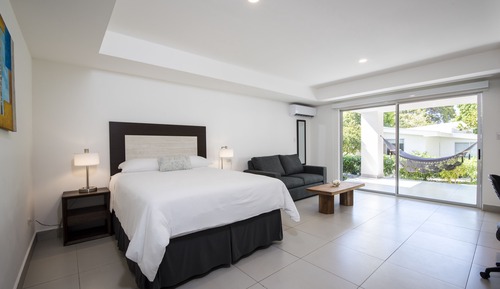Deluxe Queen Suite