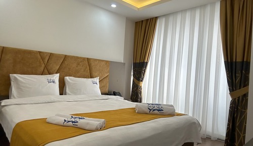 Deluxe Suite, City View