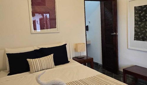 Comfort Room, 1 Queen Bed