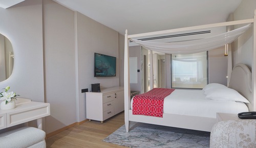 Honeymoon Studio Suite