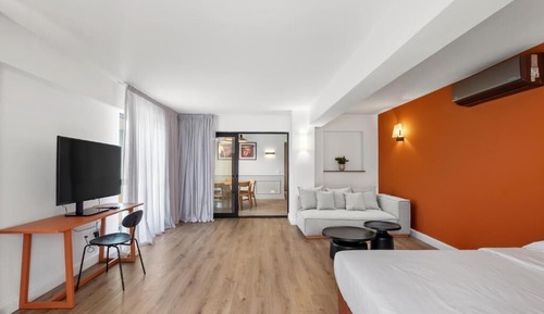 Family Apartment, Balcony