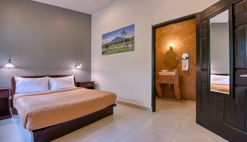 Comfort Room, 1 Queen Bed