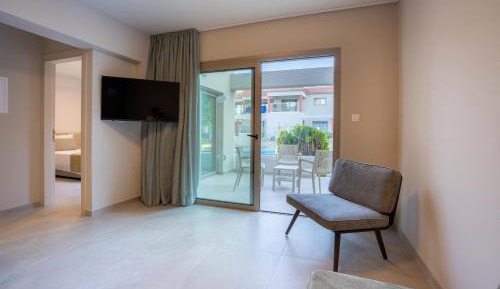 Deluxe Family Room