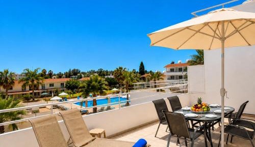 Two Bedroom Apartment with Pool View 