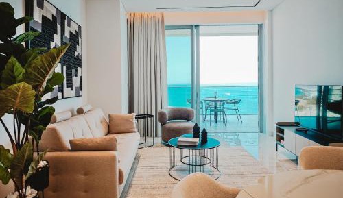 One-Bedroom Apartment with Sea View and Balcony