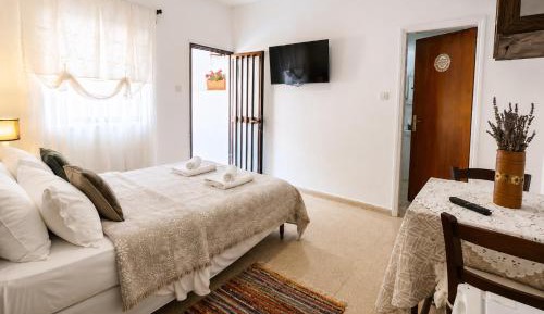 Room #1668030408
