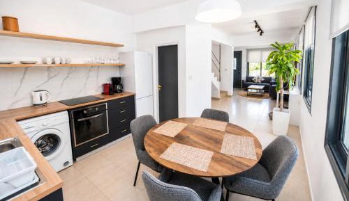 Superior Two-Bedroom Maisonette with Sea View and Private Garden