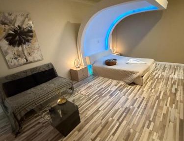 One-Bedroom Suite with Spa Bath