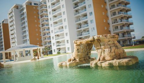 Apartment with Pool View 