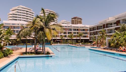 Apartment with Pool View 