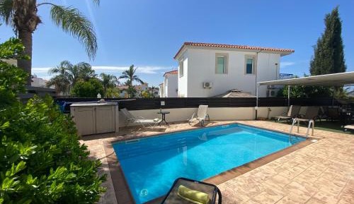Three-Bedroom Holiday Home 