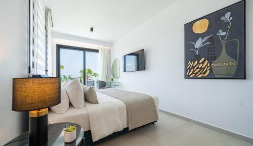 Deluxe Suite with Sea View