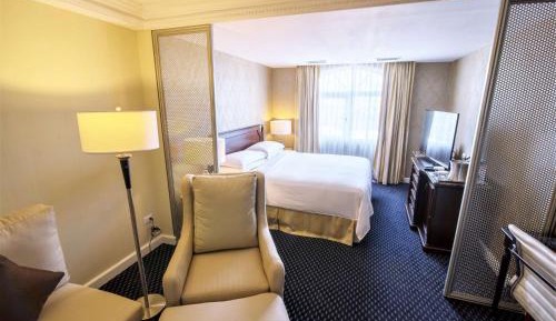 Junior King Suite with Seating Area