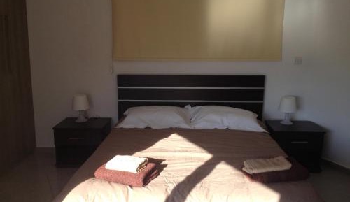 One-Bedroom Apartment with Balcony