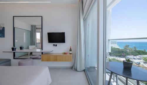 Double/Twin Room with Sea View