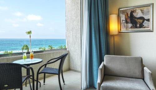 Deluxe Double or Twin Room with Front Sea View