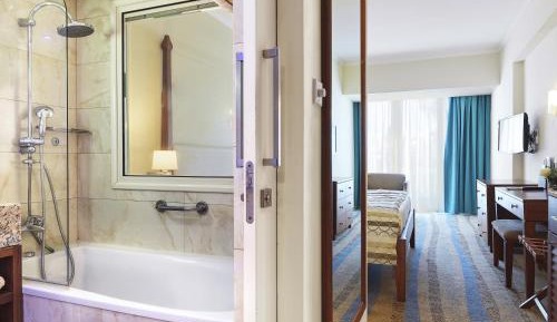 Deluxe Double or Twin Room with Inland View