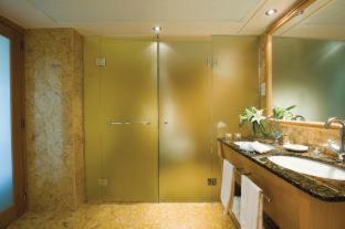 Executive One-Bedroom Suite with Garden View, Private Pool With Entrance to the Executive Lounge of the Airports on Departure