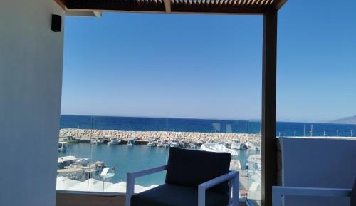 Deluxe Suite with Sea View and Hot Tub