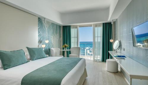 Deluxe Room with Sea View