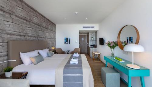 Deluxe Room with Executive Lounge Access
