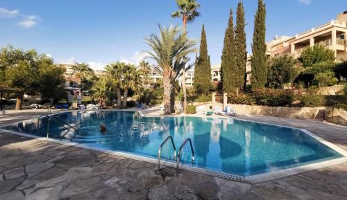 Apartment with Pool View 