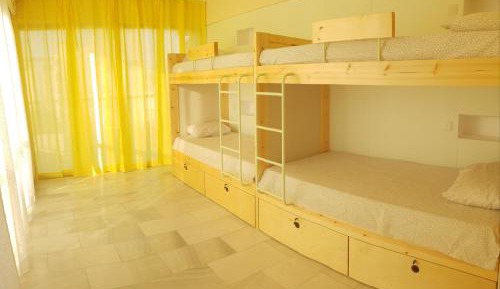 Bunk Bed in Mixed Dormitory Room
