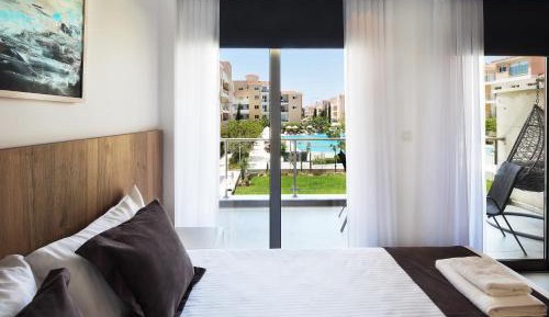Deluxe One-Bedroom Suite