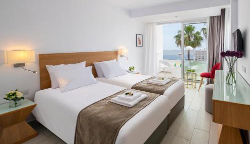 Superior Double or Twin Room with Side Sea View