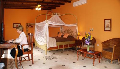 Queen Suite with Pool View