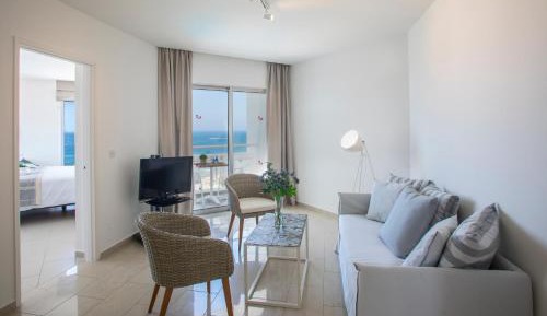 One Bedroom Suite Sea View