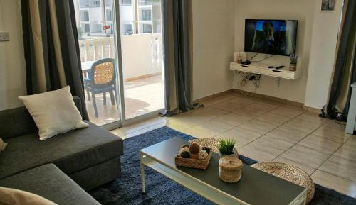 Apartment with Pool View 
