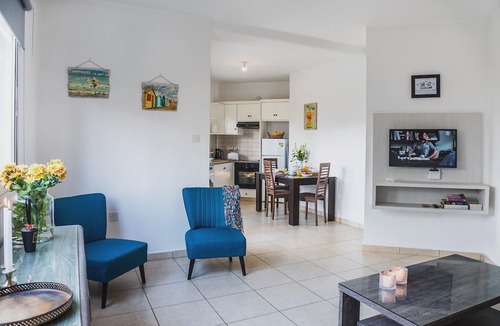 Universal Apartment | Artemis Cynthia One bedroom apartment