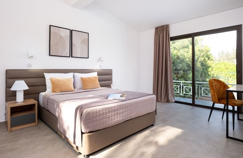 Peyia Town Villa | This villa is a 4 bedroom(s), 4 bathrooms, located in Peyia, Paphos.