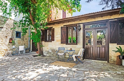 Arsos Apartment | Cornaro House - Lovely Studio Apartment